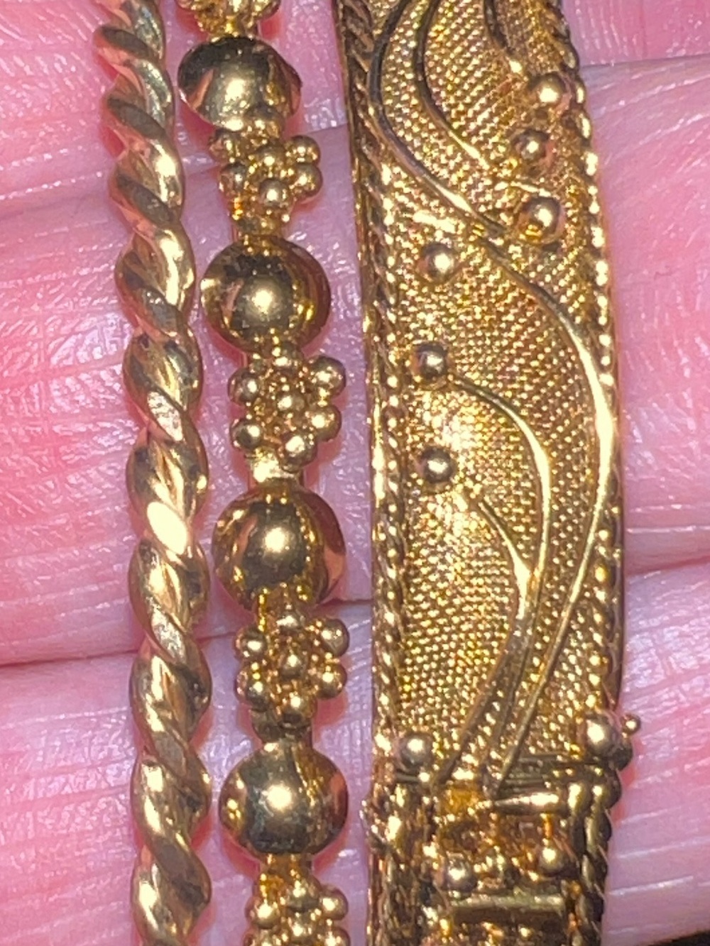 Set of three Gold Textured Bangle Bracelet - Women Jewelry - Picture 4 of 6